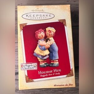 Hallmark Keepsake NEW 2004 “Holiday Hug” Raggedy Ann & Andy Christmas Ornament